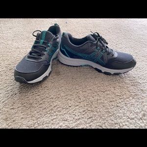 Women’s Asics Gel Venture size 8.5 black and teal